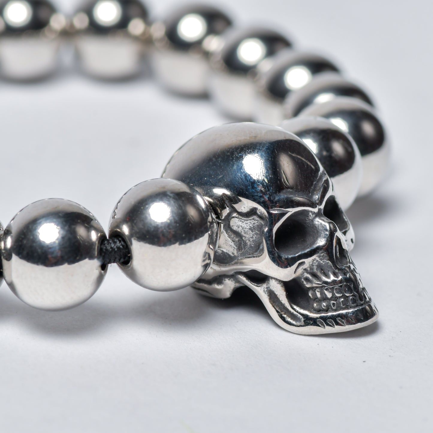 Pulsera Bolas con Cráneo