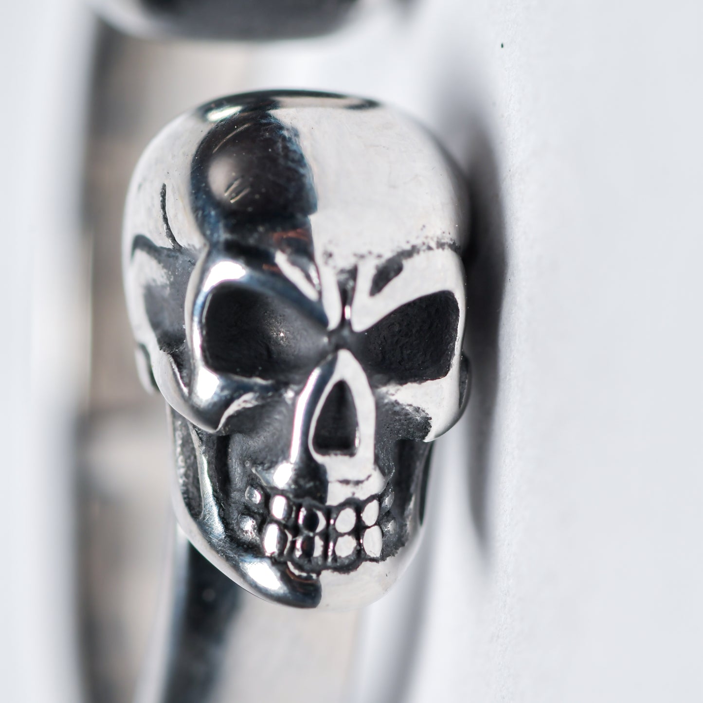 Anillo Dos Cráneos