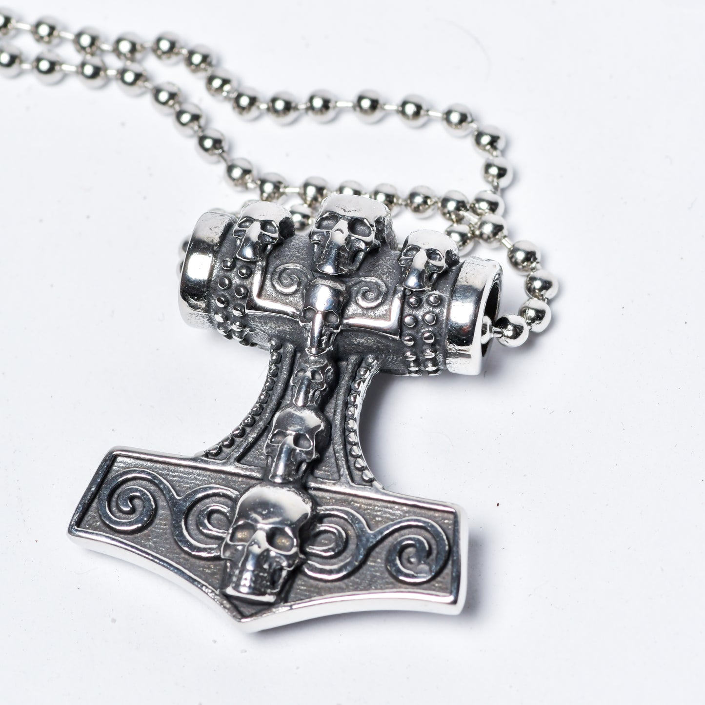 Mjolnir con Cráneos