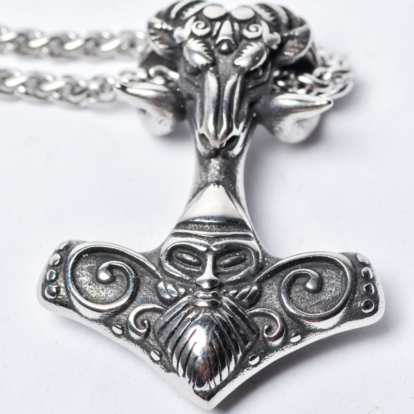 Mjolnir Vikingo y Cara de Cordero